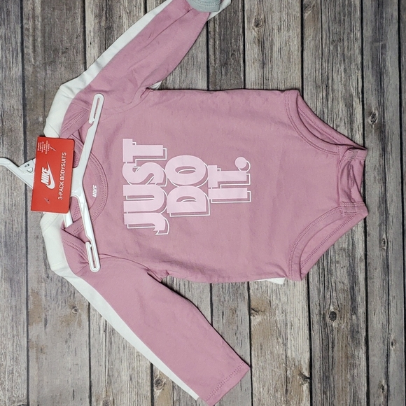 Nike Baby Girls Sparkle Bodysuits - 3 Pack - Picture 10 of 15